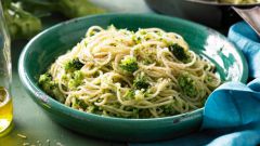 Как приготовить спагетти с анчоусами и брокколи?