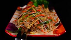 Как приготовить вьетнамский салат с фунчозой