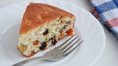 Как приготовить манный пирог с сухофруктами?