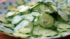 Как похудеть с помощью огуречных салатов