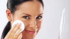 Как правильно снять макияж с глаз