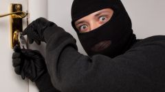 Как защитить квартиру от взломщиков