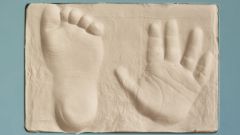 How to make casts of hands and feet children with their hands