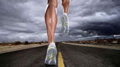What indicates pain in the feet when running