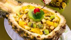 Рецепт фруктового салата в ананасе