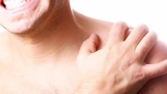 Indicates pain under the right clavicle
