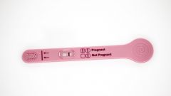 Как выглядят полоски на тесте при беременности