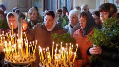 How to put candles in the Orthodox Church