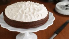 Как приготовить шоколадный пирог без муки с миндальным кремом