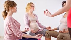 Как совмещать занятия йогой и беременность