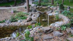 How to lay a stone bottom pond