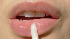 Какая помада увеличивает объем губ 