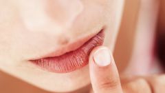 Чем мазать губы, чтобы они были мягкими и не сухими
