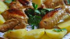 Крылышки в духовке с картошкой: рецепт приготовления 