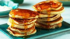 How to cook pancakes on the fermented baked milk 
