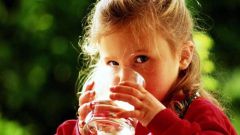 Можно ли пить минеральную воду детям: за и против
