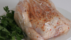 How to cook chicken in the microwave in the package for baking