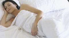 Как подшутить над спящей девушкой