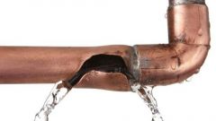 What to do if the apartment burst pipe