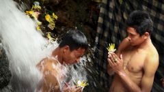 Обряд духовного очищения на Бали