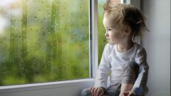 Как уберечь ребенка от угрозы выпасть из окна