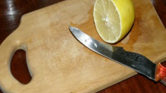How to clean a wooden cutting Board