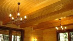 Как отделать потолок в деревянном доме 