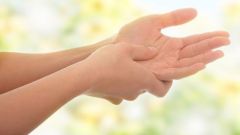 Онемение пальцев правой руки: причины и лечение 