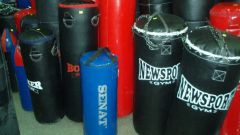 How to make a punching bag with their hands