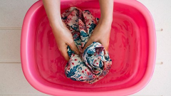 How to clean stains from menstruation