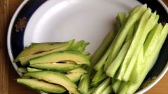 How to chop the cucumber julienne 