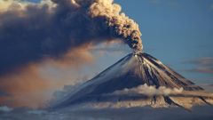 Что выходит при извержении вулкана