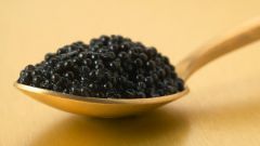 What to eat caviar 