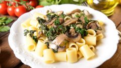 Рецепты блюд итальянской кухни: паста с курицей и грибами под сливочным соусом