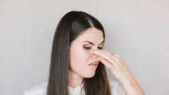 Причины возникновения и методы лечения неприятного запаха из носа