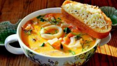 Как приготовить сливочный суп с креветками и красной рыбой