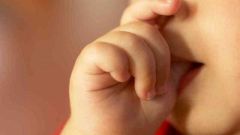 Как отучить ребенка сосать пальчик