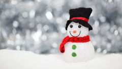 Как сделать снеговика из ниток и клея