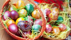 Как красиво покрасить яйца к Пасхе