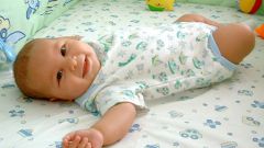 Ребенок в 3 месяца: что умеет и как его развивать