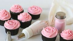 How to make cream cupcakes: recipe cheese, oil and protein cream