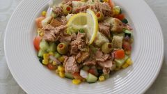 Как приготовить вкусный салат с консервированным тунцом
