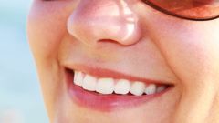How to whiten teeth at home without harm to the enamel