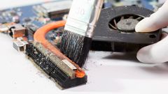 How to clean the laptop from dust at home