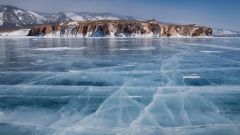 Почему вода не замерзает под толстым слоем льда?