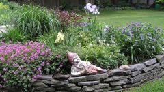 How to make a fence for flower beds with his own hands from scrap materials