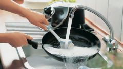 How to clean the carbon deposits on the pan