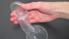 How to use female condoms