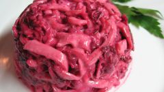 Овощной салат с «розовым» кальмаром