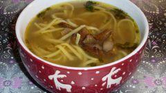 Как сделать суп с грибами и домашней лапшой